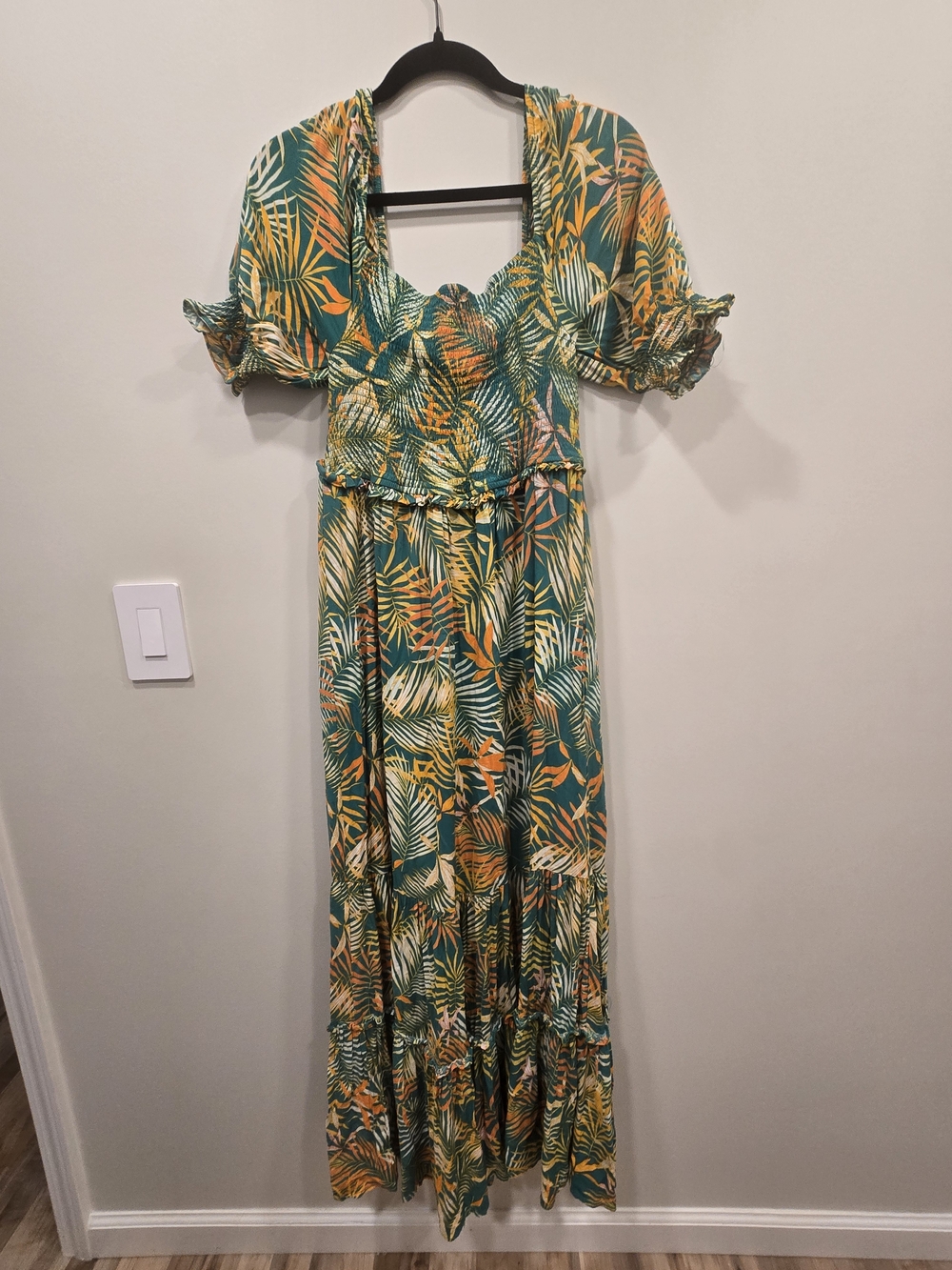 Betsey Johnson Tropical Resortwear Smocked Palm Print Tiered Maxi Dress Medium M